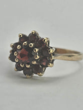 Cargar imagen en el visor de la galería, 1125: Vintage; 9ct Gold 11 Garnets Flower Head Cluster Ring- Date-Mark 1970 