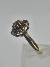 Cargar imagen en el visor de la galería, 1125: Vintage; 9ct Gold 11 Garnets Flower Head Cluster Ring- Date-Mark 1970 