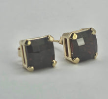 Load image into Gallery viewer, 1124: Vintage: 14ct Gold Square Cut Rich Red Garnet Stud Earrings