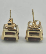 Load image into Gallery viewer, 1124: Vintage: 14ct Gold Square Cut Rich Red Garnet Stud Earrings