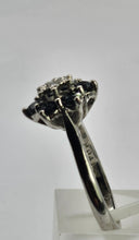 Cargar imagen en el visor de la galería, 1193: Vintage: 18ct White Gold French Blue Sapphires Diamond Flower Head Ring- Date Mark 1974