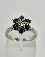 Cargar imagen en el visor de la galería, 1193: Vintage: 18ct White Gold French Blue Sapphires Diamond Flower Head Ring- Date Mark 1974