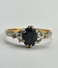 Cargar imagen en el visor de la galería, 1197: Vintage: 18ct Gold Australian Blue Sapphire 6 Diamonds Dress Ring- Date-Mark 1979
