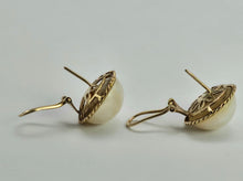 Load image into Gallery viewer, 1402: Vintage: 9ct Gold Large Cultured Pearl Stud/Clip Earrings- lovely and substantial