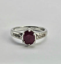 Cargar imagen en el visor de la galería, 1411: Vintage: 9ct White Gold Rich Red Ruby Diamonds Dress Ring- crisp, clean , eye candy