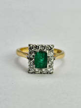 Cargar imagen en el visor de la galería, 1179: Vintage: 18ct Gold Rectangular Cut Emerald 14 Diamonds Cocktail Ring- true beauty