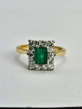 Cargar imagen en el visor de la galería, 1179: Vintage: 18ct Gold Rectangular Cut Emerald 14 Diamonds Cocktail Ring- true beauty