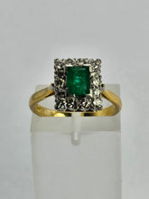Cargar imagen en el visor de la galería, 1179: Vintage: 18ct Gold Rectangular Cut Emerald 14 Diamonds Cocktail Ring- true beauty