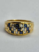 Cargar imagen en el visor de la galería, 1191: Vintage: 18ct Gold Cornflower Blue Sapphires Diamonds Geometric Set Ring