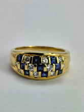 Cargar imagen en el visor de la galería, 1191: Vintage: 18ct Gold Cornflower Blue Sapphires Diamonds Geometric Set Ring