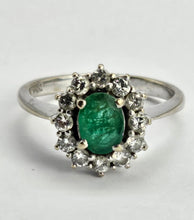 Cargar imagen en el visor de la galería, 1338: Vintage: 18ct White Gold Emerald (0.5ct) Diamonds (0.5ct) Ring- beautifully balanced,