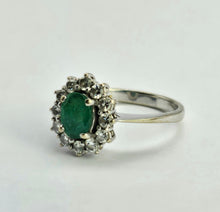 Cargar imagen en el visor de la galería, 1338: Vintage: 18ct White Gold Emerald (0.5ct) Diamonds (0.5ct) Ring- beautifully balanced,