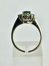 Cargar imagen en el visor de la galería, 1338: Vintage: 18ct White Gold Emerald (0.5ct) Diamonds (0.5ct) Ring- beautifully balanced,