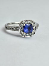 Cargar imagen en el visor de la galería, 1452: Vintage: 18ct White Gold Ceylon Blue Tanzanite 24 Diamonds Dress Ring- Divine beauty