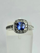 Cargar imagen en el visor de la galería, 1452: Vintage: 18ct White Gold Ceylon Blue Tanzanite 24 Diamonds Dress Ring- Divine beauty