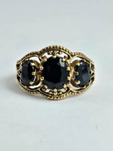 Cargar imagen en el visor de la galería, 1171: Vintage: 9ct Gold Australian Blue Sapphires Trilogy Ring - Size U1/2, lovely stones.