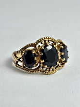 Cargar imagen en el visor de la galería, 1171: Vintage: 9ct Gold Australian Blue Sapphires Trilogy Ring - Size U1/2, lovely stones.
