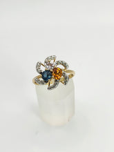 Cargar imagen en el visor de la galería, 1216: Vintage: 9ct Gold Swirl Cocktail Ring- Citrine, Blue & Glacier Topaz