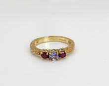Cargar imagen en el visor de la galería, 1398: Vintage: 9ct Gold Rubies Tanzanite 3-Stone Ring- a rare, beautiful combination