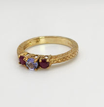 Cargar imagen en el visor de la galería, 1398: Vintage: 9ct Gold Rubies Tanzanite 3-Stone Ring- a rare, beautiful combination