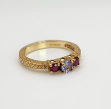 Cargar imagen en el visor de la galería, 1398: Vintage: 9ct Gold Rubies Tanzanite 3-Stone Ring- a rare, beautiful combination