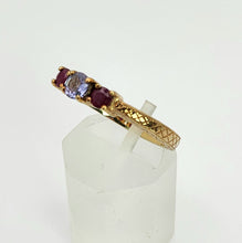 Cargar imagen en el visor de la galería, 1398: Vintage: 9ct Gold Rubies Tanzanite 3-Stone Ring- a rare, beautiful combination