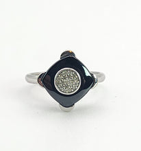 Cargar imagen en el visor de la galería, 1214: Vintage: 9crt White Gold Diamonds Green Tourmaline Geometric Set Ring- exquisite