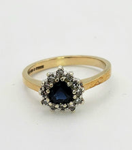 Cargar imagen en el visor de la galería, 1428: Vintage: 9ct Gold Heart-Cut Blue Sapphire Diamonds Cluster Ring- classic