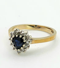 Cargar imagen en el visor de la galería, 1428: Vintage: 9ct Gold Heart-Cut Blue Sapphire Diamonds Cluster Ring- classic