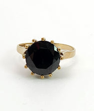 Cargar imagen en el visor de la galería, 1094: Vintage: 9ct Gold Round Cut Red Garnet Solitaire- Date Mark 1974