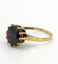 Cargar imagen en el visor de la galería, 1094: Vintage: 9ct Gold Round Cut Red Garnet Solitaire- Date Mark 1974