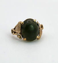 Cargar imagen en el visor de la galería, 1130: Vintage Rare: 9ct Gold Green Nephrite "Carbuncle" Ring- ornate shan