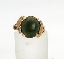 Cargar imagen en el visor de la galería, 1130: Vintage Rare: 9ct Gold Green Nephrite "Carbuncle" Ring- ornate shan