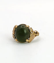 Cargar imagen en el visor de la galería, 1130: Vintage Rare: 9ct Gold Green Nephrite "Carbuncle" Ring- ornate shan