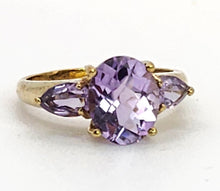 Cargar imagen en el visor de la galería, 1131 Vintage: 9ct Gold Lilac Amethyst Trilogy Dress Ring- captivating cut combination
