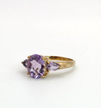 Cargar imagen en el visor de la galería, 1131 Vintage: 9ct Gold Lilac Amethyst Trilogy Dress Ring- captivating cut combination