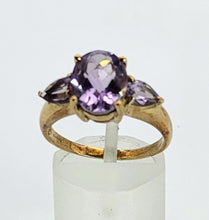 Cargar imagen en el visor de la galería, 1131 Vintage: 9ct Gold Lilac Amethyst Trilogy Dress Ring- captivating cut combination