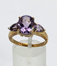Cargar imagen en el visor de la galería, 1131 Vintage: 9ct Gold Lilac Amethyst Trilogy Dress Ring- captivating cut combination