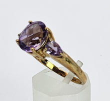 Cargar imagen en el visor de la galería, 1131 Vintage: 9ct Gold Lilac Amethyst Trilogy Dress Ring- captivating cut combination