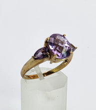 Cargar imagen en el visor de la galería, 1131 Vintage: 9ct Gold Lilac Amethyst Trilogy Dress Ring- captivating cut combination