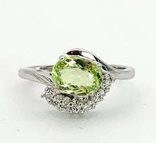 Cargar imagen en el visor de la galería, 1384: Vintage: 18ct White Gold Green Paraiba Tourmaline Diamonds Ring- Exquisite
