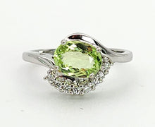 Cargar imagen en el visor de la galería, 1384: Vintage: 18ct White Gold Green Paraiba Tourmaline Diamonds Ring- Exquisite