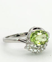 Cargar imagen en el visor de la galería, 1384: Vintage: 18ct White Gold Green Paraiba Tourmaline Diamonds Ring- Exquisite