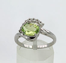Cargar imagen en el visor de la galería, 1384: Vintage: 18ct White Gold Green Paraiba Tourmaline Diamonds Ring- Exquisite