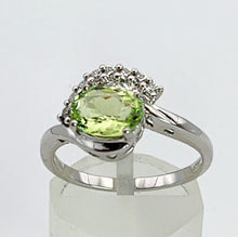 Cargar imagen en el visor de la galería, 1384: Vintage: 18ct White Gold Green Paraiba Tourmaline Diamonds Ring- Exquisite