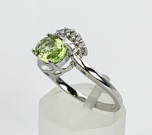Cargar imagen en el visor de la galería, 1384: Vintage: 18ct White Gold Green Paraiba Tourmaline Diamonds Ring- Exquisite