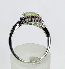 Cargar imagen en el visor de la galería, 1384: Vintage: 18ct White Gold Green Paraiba Tourmaline Diamonds Ring- Exquisite