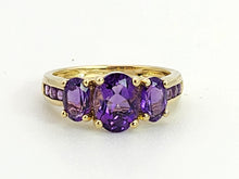 Cargar imagen en el visor de la galería, 1434: Vintage; 9ct Gold Amethysts Geometric Set Dress Ring- lovely, lilac symmetry
