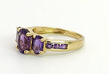 Cargar imagen en el visor de la galería, 1434: Vintage; 9ct Gold Amethysts Geometric Set Dress Ring- lovely, lilac symmetry