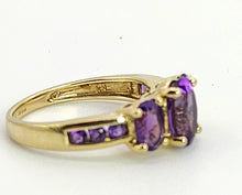 Cargar imagen en el visor de la galería, 1434: Vintage; 9ct Gold Amethysts Geometric Set Dress Ring- lovely, lilac symmetry